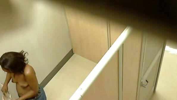Съпругата си показва дупето и изневерява на мъжа си ново бг порно с друга .