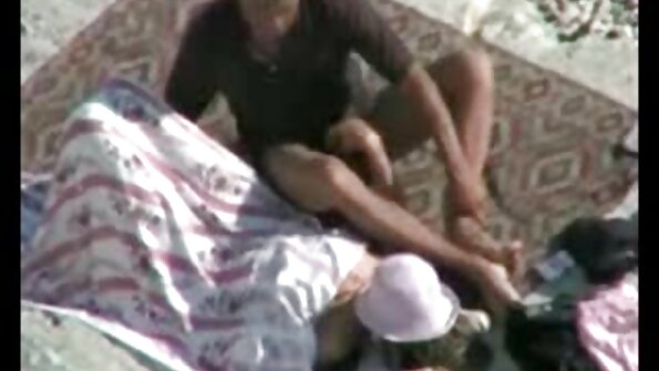 Стройната руска блондинка по българско порно бг чорапи настоя за анален секс.