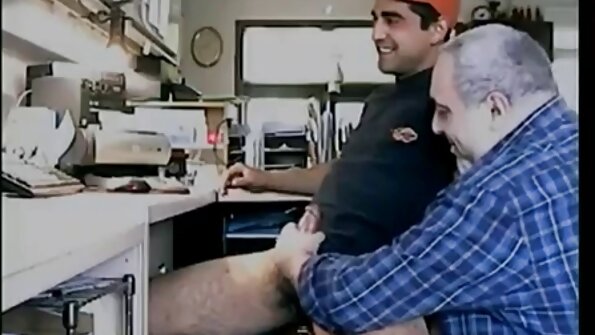 Татуирана кокетка се подарява на плешив мъж. ново българско порно